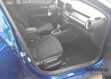 2021 Kia Forte Lxs z USA, uszkodzony, nr VIN 3KPF24ADXME291584